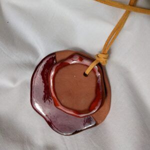 Esmaltado en rojo y naranja